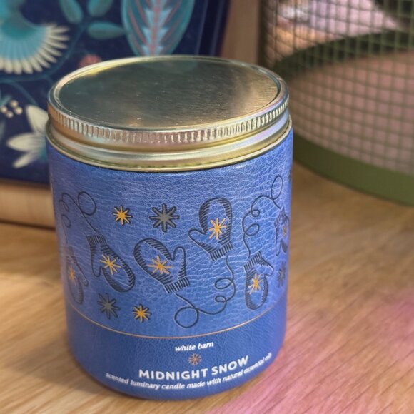 Bath & Body Works White Barn Midnight Snow Single Wick Candle, 7 oz. - Picture 1 of 16